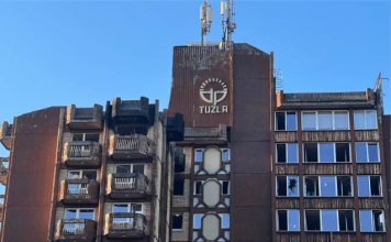 OGROMNA TRAGEDIJA U TUZLI! NEPOKRETNI PENZIONERI IZGORELI U DOMU: Broj MRVIH RASTE, mnogi povređeni su kritično!