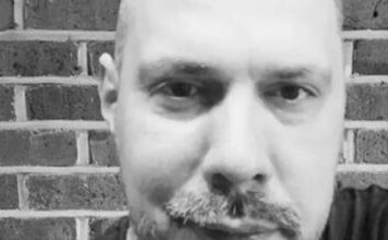 OSVANULA PEVAČEVA SLIKA IZ LUDNICE! Ispred njega TORTA, a u 43. ga “dozivaju sebi” elektrošokovima – prizor razara