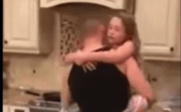 Mislila je da joj muž i kćerkica spremaju jeIo u kuhinji, ali kad je ušla u tamo, zaIediIa se od scene koju je zatekla: Zatim je uključila kameru – da li je on n0rmalan (Video)