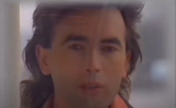 Ovaj pevač bio je najveći zavodnik u Jugoslaviji pa u jeku slave nestao sa estrade: Pojavio se nakon 35 godina i otkrio strašnu istinu