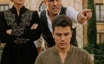 Nakon mnogo godina odsutnosti sin se vraća, pretvarajući se da je invalid.