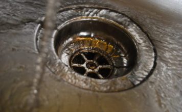 Samo 1 mjerica odštopava sve odvode, a smrad potpuno NESTANE…