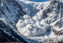 LAVINA ZATRPALA SKIJAŠE, VELIKA DRAMA U AUSTRIJI! Helikopteri nadleću i traže znakove života, evo ko je izazvao KATASTROFU (VIDEO)