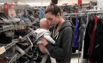 Kupila sam par sportskih cipela za 15 dolara jednoj mladoj majci u teškoj situaciji — posle dve nedelje pokucala je na moja vrata gotovo neprepoznatljiva.