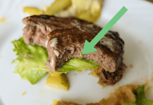 POGLEDAJTE VIDEO Užas u pljeskavici: Što je kupac pronašao u svom obroku?