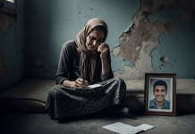 Majka je krila od sina da ima rak da on ne bi napustio studije u inostranstvu: Na dan njegove diplome, sin je u prvom redu ugledao praznu stolicu i pismo koje mu je srušilo svet.