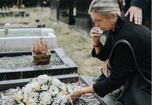 Dva meseca je na grobu muža viđala TUĐE cveće: Pomislila da je imao ljubavnicu, pa doživela još veći ŠOK!