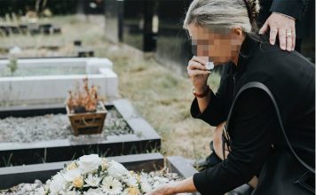 Dva meseca je na grobu muža viđala TUĐE cveće: Pomislila da je imao ljubavnicu, pa doživela još veći ŠOK!