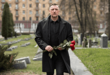 „ONA NIJE M.R.T.V.A!“ siromašna devojčica povikala je na sahrani supruge multimilionera. Ono što su videli u kovčegu potreslo je čitav grad.