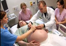 Dok je menjao zavoje mladoj ženi koja je bila u komi više od pet meseci, lekar je sa užasom primetio da joj se stomak svakim danom sve više povećava. Nakon što su proverili rezultate njenih analiza, lekari su bili zaista šokirani.