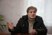 “Muž je prvo krenuo da se udaljava od mene, a onda nije telefon izbijao iz ruku: Šokirala sam se šta radi na Fejsu”