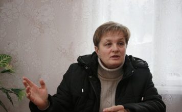 “Muž je prvo krenuo da se udaljava od mene, a onda nije telefon izbijao iz ruku: Šokirala sam se šta radi na Fejsu”