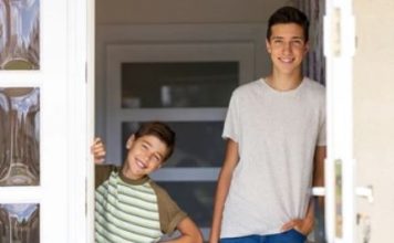 Na sahrani naših roditelja tetka je ponudila da usvoji mog mlađeg brata: Kad sam otkrio njen tajni plan priredio sam joj osvetu koju će pamtiti dok je živa