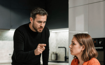 „Pogrešna procena: Kako je jedno muško pravilo pretvorilo ženu u uspešnu preduzetnicu i spasilo brak“