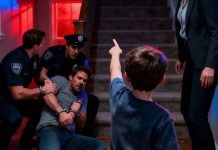 Sedmogodišnji dečak pozvao je hitnu pomoć nakon što je čuo vriske svoje tinejdžerske sestre iz sobe svog očuha: kada je policija obila vrata, ono što su videli unutra šokiralo je sve.