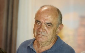 “Sin mi je zabranio da ga zovem i rekao da će se kući vratiti jedino u metalnom kovčegu, to se i obistinilo”: Feđa Stojanović je do smrti patio za njim