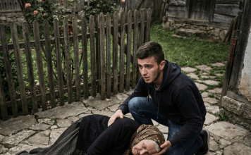 Nana je 20 godina svakog dana pravila kafu za sina koji se neće vratiti a onda je na njegovu stolicu seo…