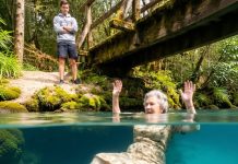 Moj unuk me gurnuo u jezero, smejao se dok sam tonula – ali nisam bila nemoćna