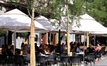 Gost zvao konobara da mu objasni grešku REKAVŠI: “Momak, šta si ti imao iz matematike”, a zbog njegovog odgovora je propao u zemlju…