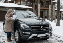 Žena koja je kasnila na kliniku zbog abortusa, otkrila je da je zaboravila dokumente u svom automobilu. Kada se vratila, primijetila je beskućnog dječaka koji je ostavio poruku pod brisačem. Kad je otvorila poruku, zaledila se od onoga što je pročitala… 😲😲😲