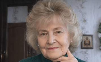 Mama me je molila da je povedem sa sobom na more. Složila sam se — i već prvog večera sam shvatila da ovaj odmor neće biti onakav kakav sam očekivala 😨😢