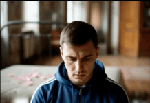 Unuk pronašao novac u bakinom dušeku i pismo sa istinom od kojeg je umro………… 😲😲😲