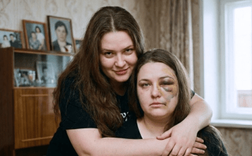 On nije primijetio zamjenu: kako je sestra bliznakinja naučila lekciju mužu koji je zlostavljao njenu sestru.