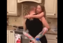 Mislila je da joj muž i kćerkica spremaju jeIo u kuhinji, ali kad je ušla u tamo, zaIediIa se od scene koju je zatekla: Zatim je uključila kameru – da li je on n0rmalan (Video)