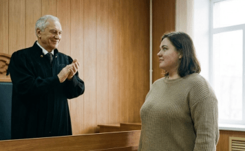 Na razvodu braka, Marina je, uz smeh svog muža, mirno predala svu svoju imovinu njemu. Ali kada je sudija shvatio razlog njenog postupka, aplaudirao joj je ustajući. Kako je Marina vešto prevarila svog muža… 😲😲😲