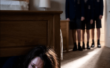 Sakrila sam se ispod kreveta i čula istinu koju nijedna majka ne želi da zna