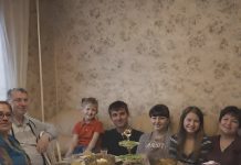 Moj muž je odlučio proslaviti svoj rođendan kod nas kući i pozvao sve svoje rodbine: svekrva i šogorica su me cijelu večer kritikovale i moju hranu, ali u jednom trenutku moje strpljenje je jednostavno puklo 😢🤔