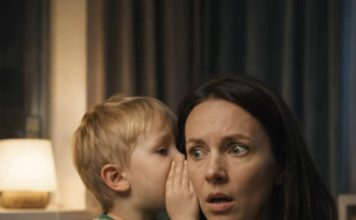 Navečer me moj petogodišnji sin zagrlio i šapnuo mi na uho: „Kad si na poslu, odande izađe neka teta i ona i tata se igraju bolnice“, — pokazao je …🤦♀️