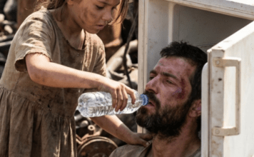 Na deponiji otpada siromašna djevojka pronašla je milionera u opasnosti — i spasila ga 😕