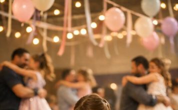 Školarci su se smejali sedmogodišnjoj devojčici samo zato što njen otac nije mogao da dođe na veče očeva i ćerki.