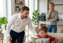 Razvedeni otac pokupio je svog šestogodišnjeg sina i shvatio da jedva može da sedne — dok šapat kroz suze kod kuće nije otkrio tajnu skrivanu predugo