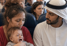 Tokom dugog leta, dete je neprestano plakalo, uznemiravajući sve putnike, dok je nesrećna majka pokušavala uzalud da ga umiri; jedan uticajni šeik, sa nezadovoljnim izrazom lica, dugo je posmatrao njih, a onda je iznenada uradio ovo… 😳😱