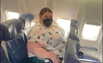 Kupila sam dva sedišta u avionu, ali je komšinica pokušala da zauzme jedno — evo kako sam reagovala.