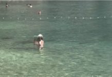 “Ovo je kraj svijeta” Žena snimljena u Crnoj Gori kako USRED MORA RADI OVO i internet je doslovno eksplodirao