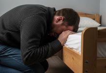 Otac je pretukao sina jer mu je nestao sadržaj iz novčanika: Ujutru je našao to pored svog kreveta uz poruku koja ga je slomila za ceo život.