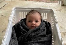 Na svom trijemu pronašla sam bebu zamotanu u traper jaknu moje nestale kćeri — a poruka koju sam izvukla iz džepa toliko me sledila da su mi se ruke počele tresti.