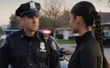 Rasistički policajac zaustavio je mladu ženu bez ikakvog prekršaja i pokušao da je uhapsi pred cijelom ulicom, ali nije mogao ni da zamisli ko je ona zapravo ili šta će mu se desiti samo nekoliko minuta kasnije 😳