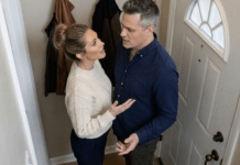 Muž je rekao da ona mora da daje svoju platu njegovoj majci.