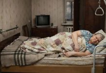 Nisam svojoj paraliziranoj svekrvi rekao da su u stanu postavljene skrivene kamere da bih shvatio kako se ponaša kada niko nije kod kuće