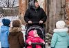 Majka petoro dece nasledila kuću rođake koju je jedva poznavala — a onda je, čim je prešla prag, otkrila tajnu koja ju je sledila do kostiju