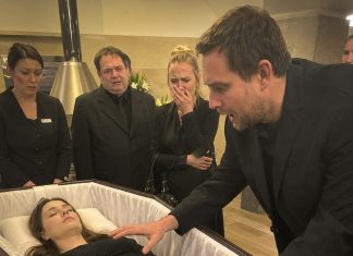 Htjeli su kremirati njegovu trudnu ženu, ali on je molio da još jednom otvore lijes. Kad joj se trbuh pomaknuo, zaustavio je sve, ni ne sluteći kakvu će jezivu obiteljsku tajnu otkriti.