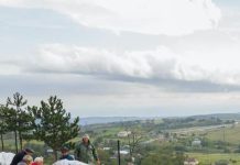 Kiša je krenula usred slavlja, a ono što su ovi ljudi potom napravili postalo je hit na Balkanu