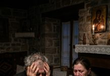 Sin javio iz Nemačke da ne može da dođe za Božić, a onda je majka čula zvuk dvorištu…