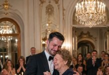 Kad je umišljena mladenka otjerala svekrvu iz obiteljskih fotografija zbog stare haljine, nije slutila da će mladoženja usred svadbenog plesa izabrati majku i razotkriti tajnu koja je čekala godinama