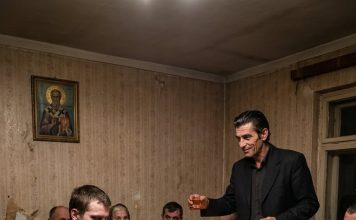 Na slavskom stolu bilo je svega, ali kad je brat ustao i izgovorio te reči — domaćin je zanemeo pred celom rodbinom.
