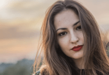 Šta znači ako se osoba hvalisa objavama na društvenim mrežama, prema psihologiji